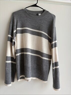 H&M Women's Gray and Cream Striped Crewneck Sweater